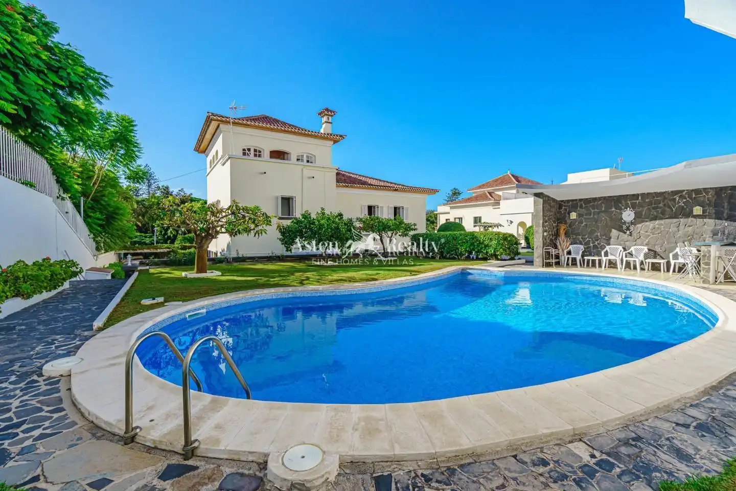 Vista exterior de Casa o xalet en venda en Santa Cruz de Tenerife amb Aire condicionat, Terrassa i Piscina