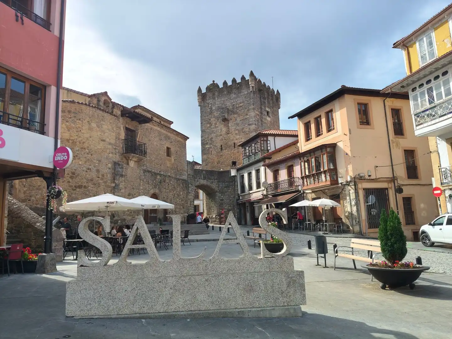 Casa o xalet en venda en Salas amb Terrassa i Piscina