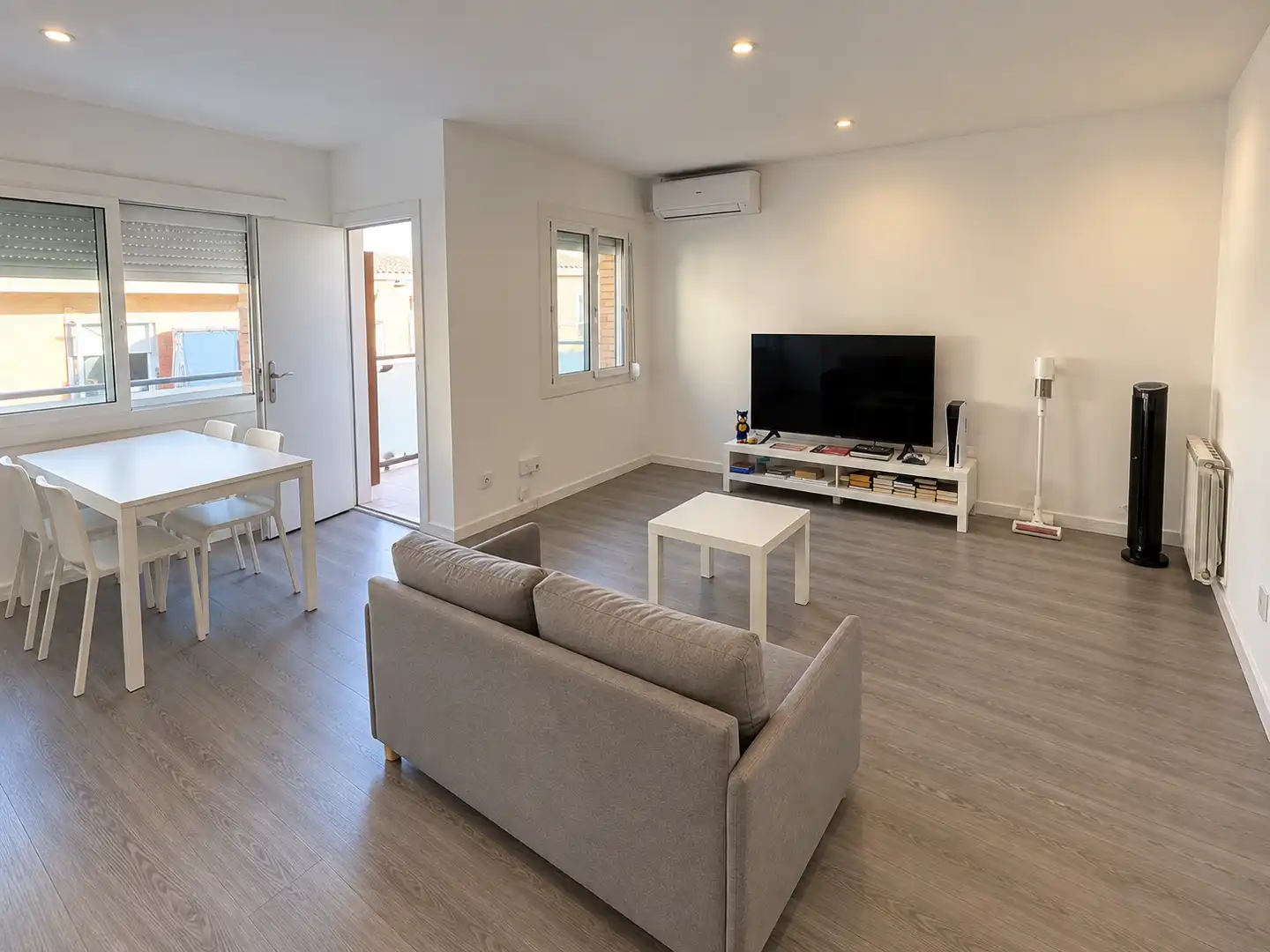 Flat with terrace for sale in La Gavarra, imagen 2