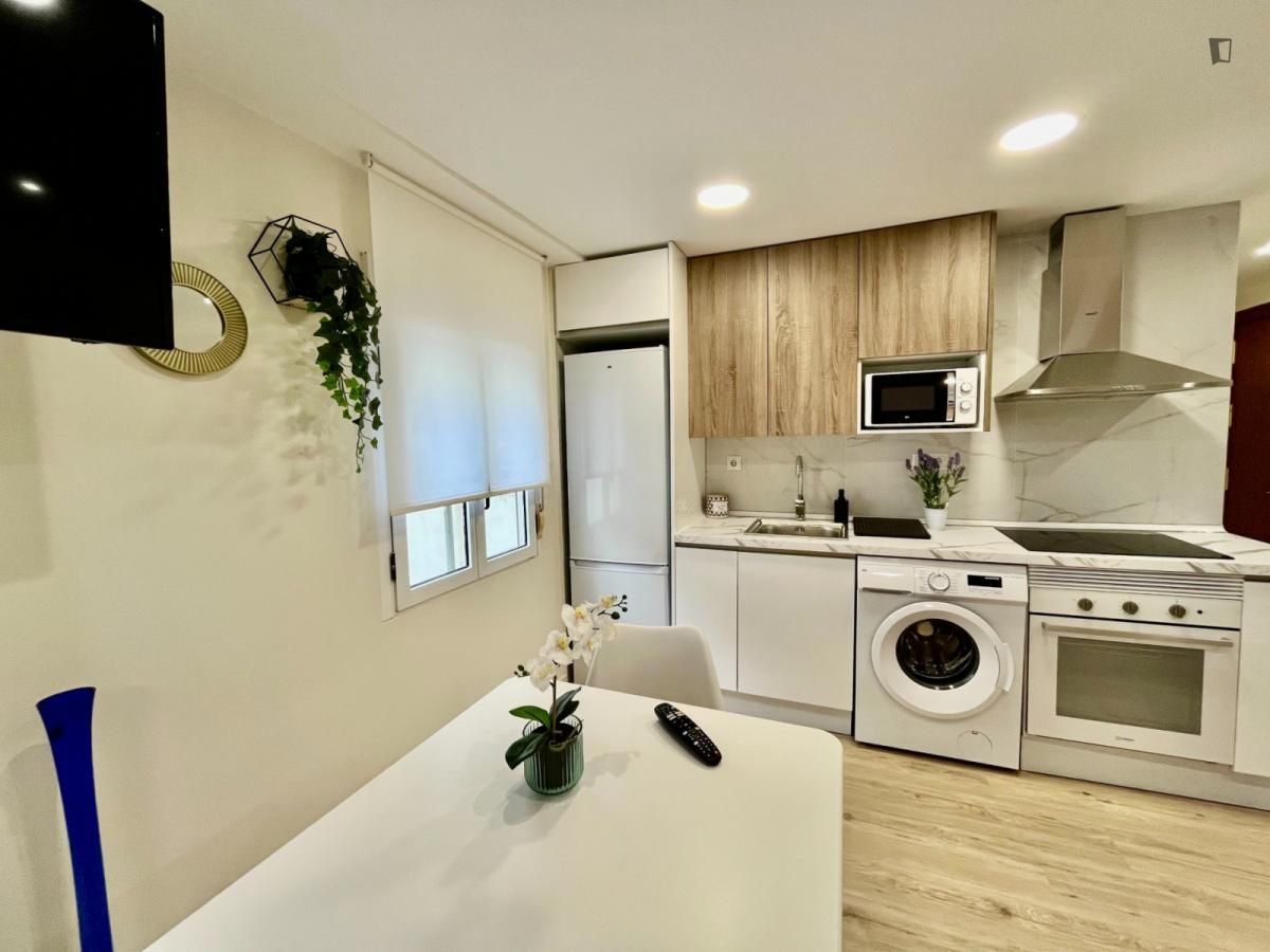 Kitchen of Study to rent in  Zaragoza Capital  with Heating, Furnished and Oven