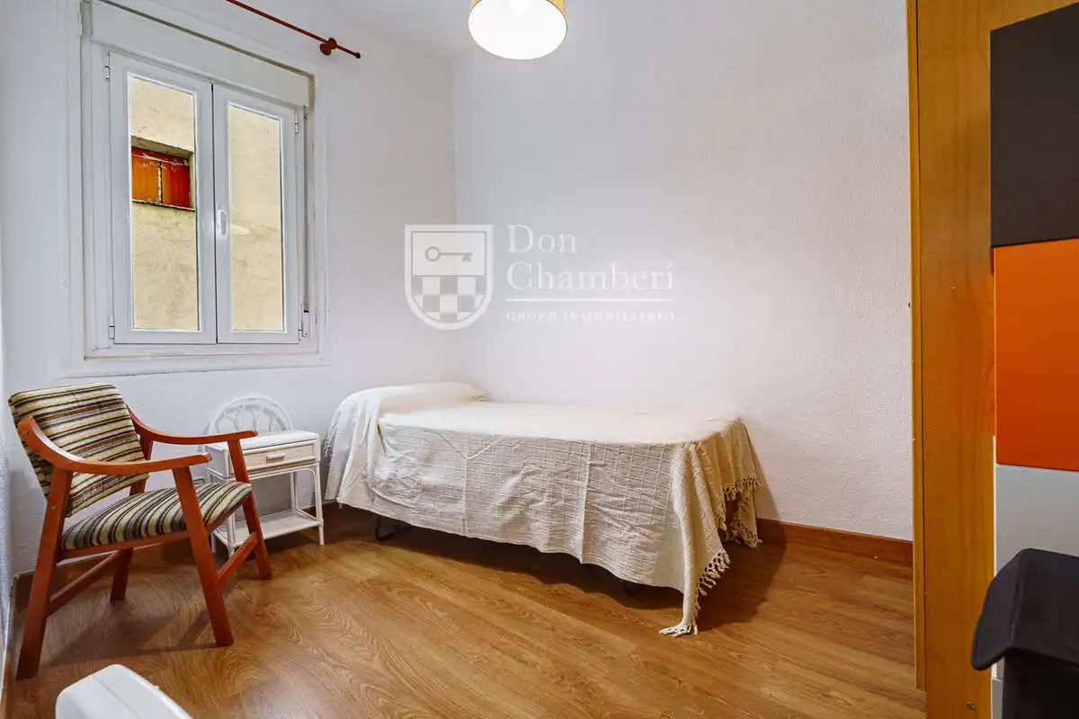 Habitación de Piso de alquiler en Madrid con Calefacción, Amueblado y Horno