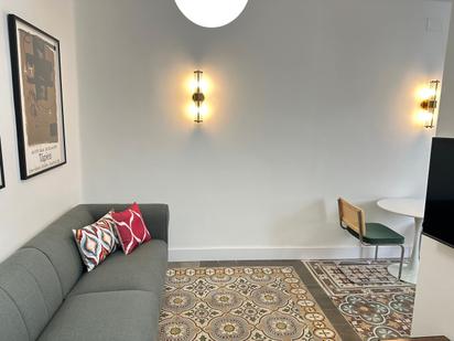 Sala d'estar de Pis de lloguer en  Madrid Capital amb Aire condicionat, Terrassa i Moblat