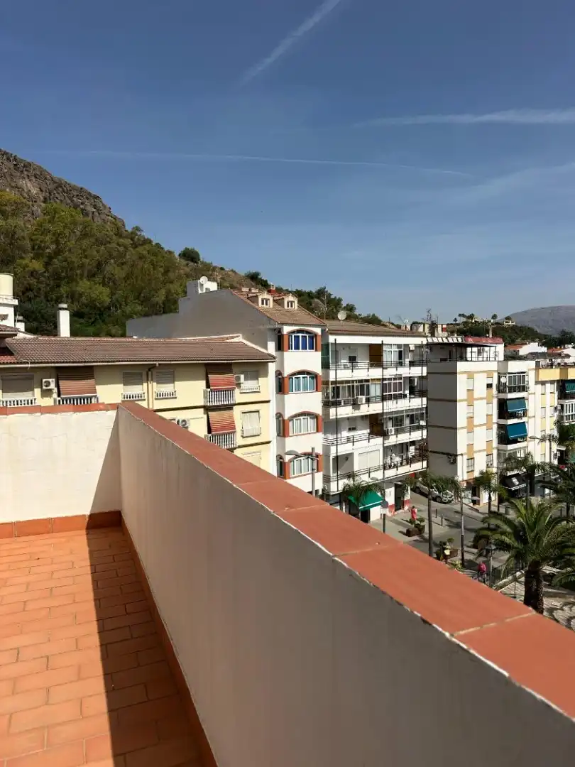 Vista exterior de Dúplex en venda en Álora amb Aire condicionat, Terrassa i Piscina