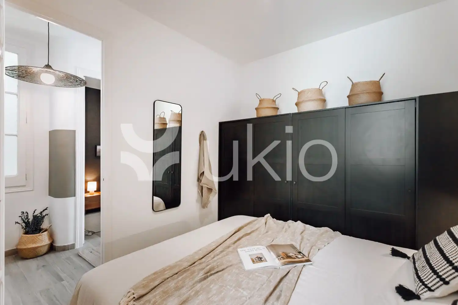 Dormitori de Apartament de lloguer en Barcelona amb Aire condicionat, Moblat i Forn