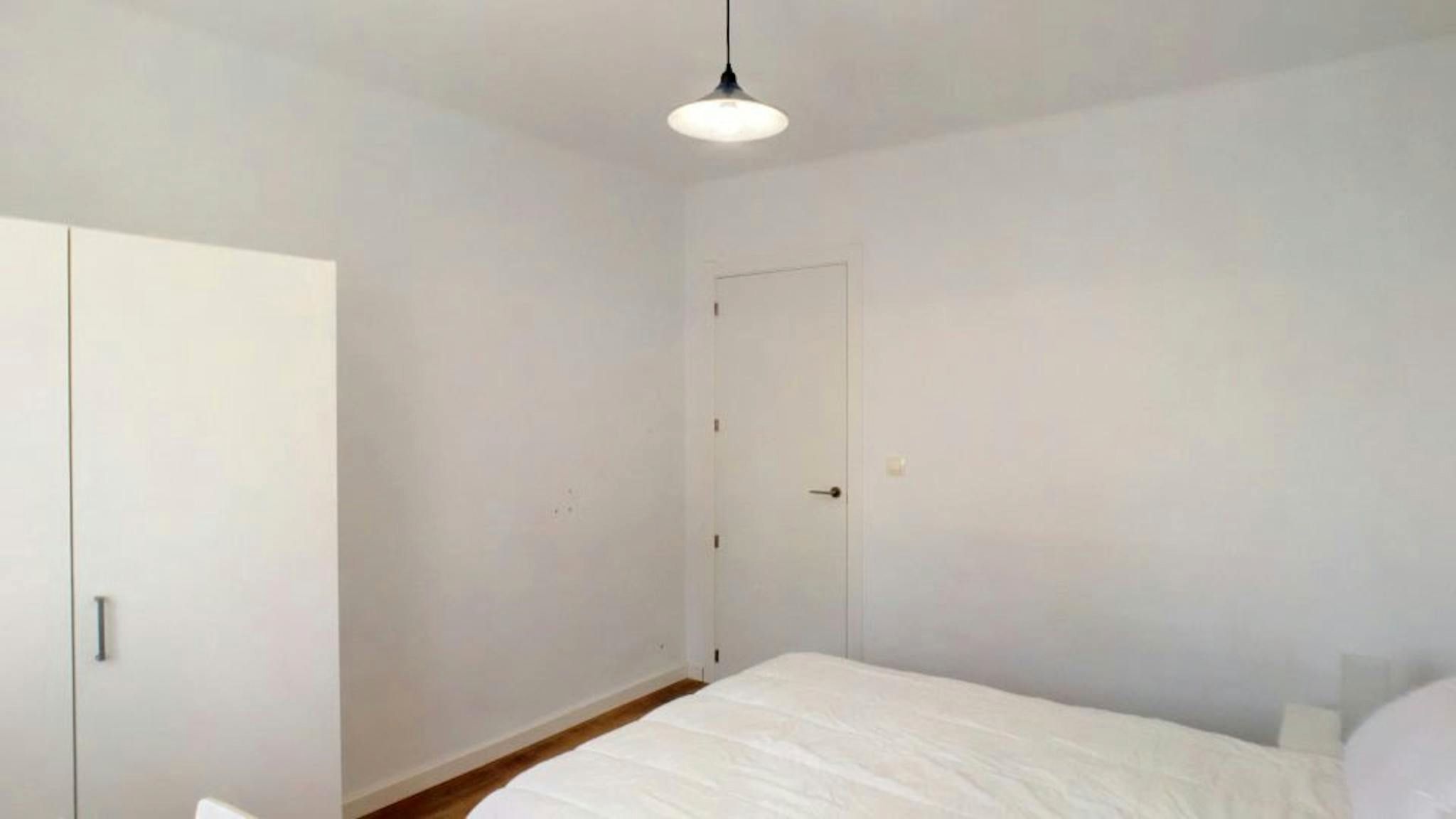 Dormitori de Pis de lloguer en  Madrid Capital amb Moblat, Rentadora i TV