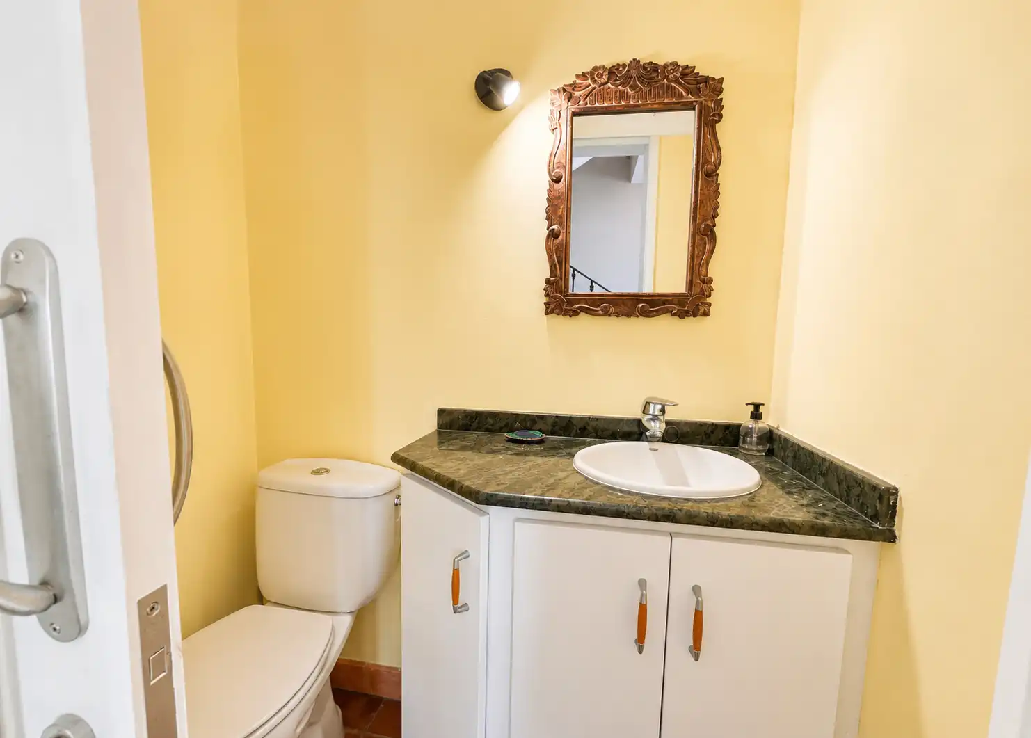 Baño de Casa adosada en venta en Arico con Terraza, Amueblado y Lavadora