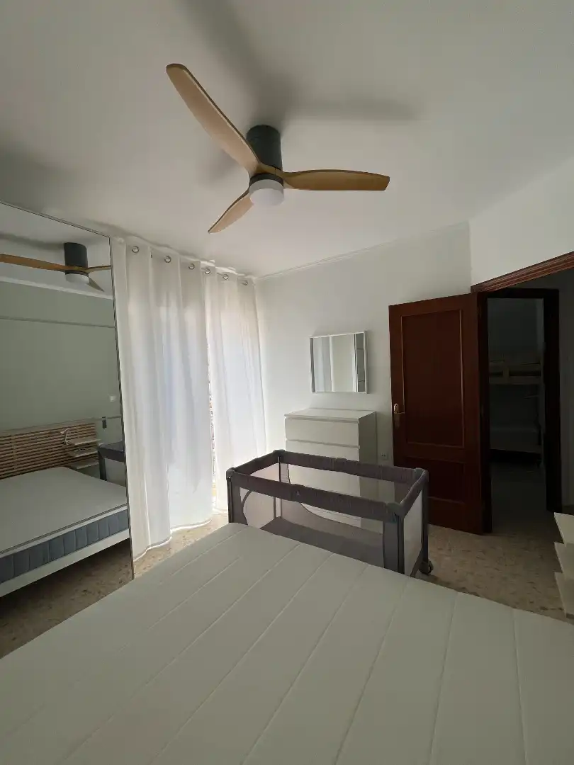 Habitación de Piso de alquiler en Salobreña con Aire acondicionado, Terraza y Amueblado