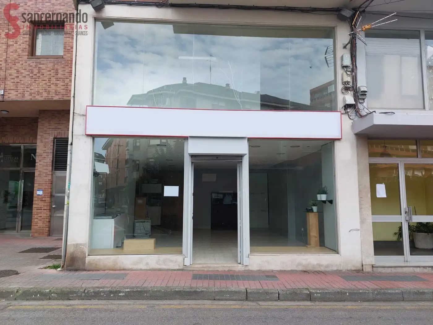 Local comercial en venda a Los Corrales de Buelna