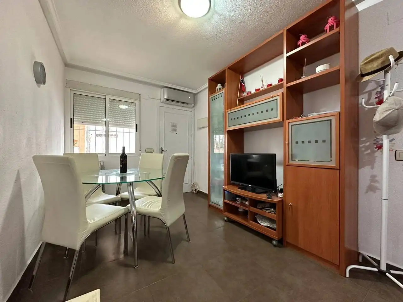 Sala de estar de Planta baja de alquiler en Torrevieja con Aire acondicionado, Calefacción y Jardín privado