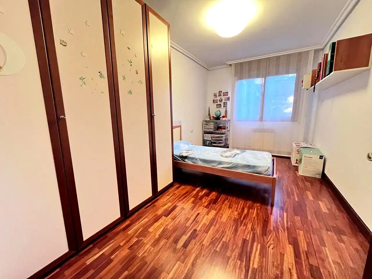 Dormitori de Pis en venda en Vitoria - Gasteiz amb Calefacció, Parquet i Terrassa
