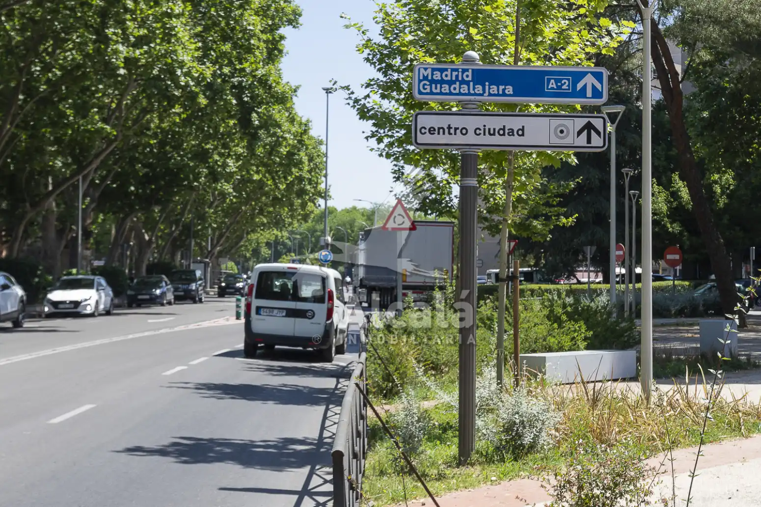 Vista exterior de Piso en venta en Alcalá de Henares con Calefacción, Parquet y Piscina