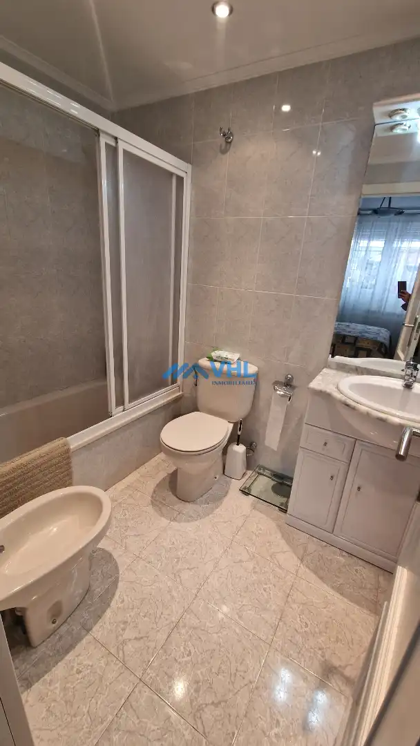 Bathroom of Apartments for rent in Castro-Urdiales  with Heating, Furnished and Community pool