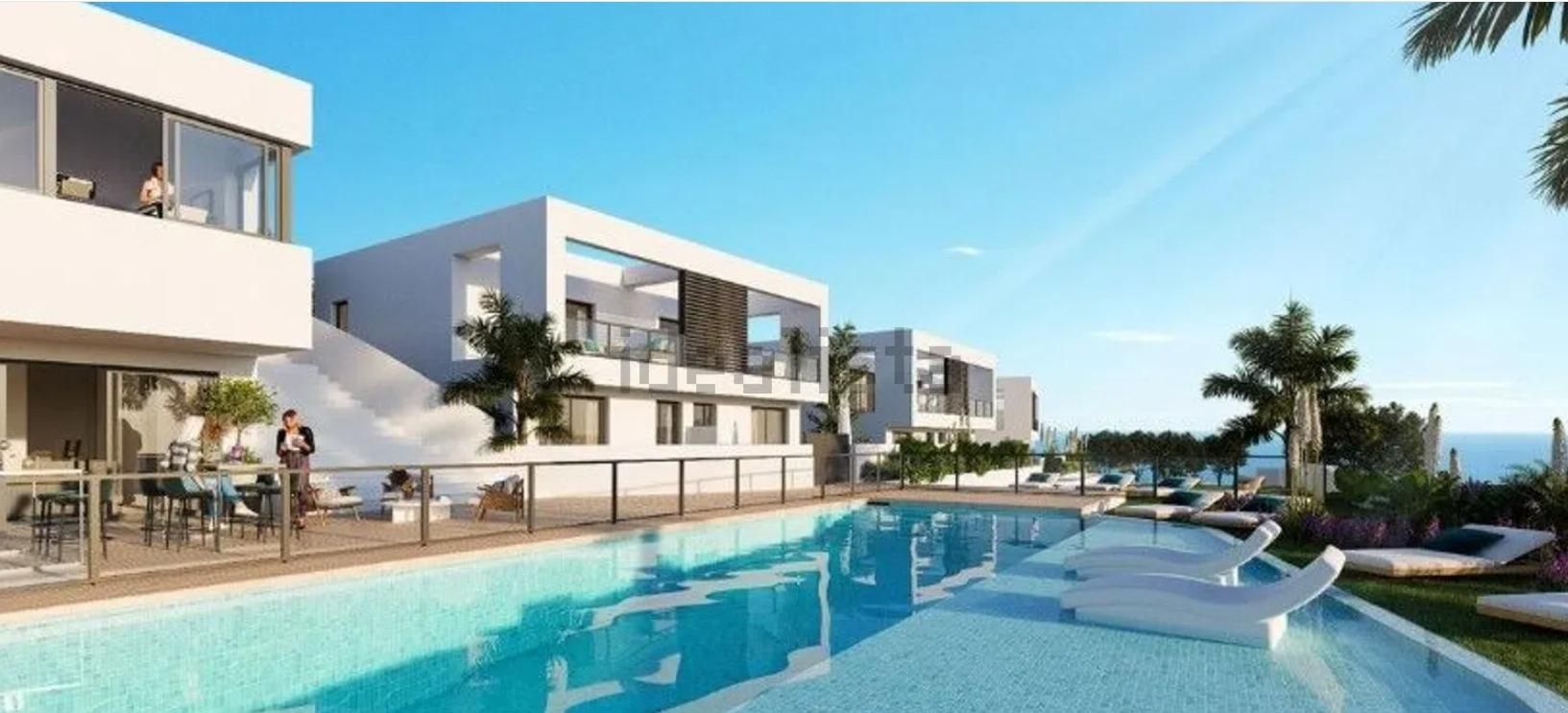 Piscina de Casa adosada en venda en Mijas amb Aire condicionat, Calefacció i Jardí privat