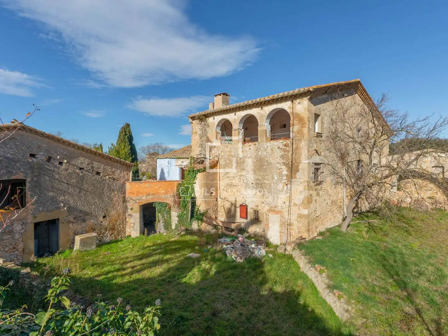 Vista exterior de Finca rústica en venda en Vilaür amb Jardí privat i Terrassa