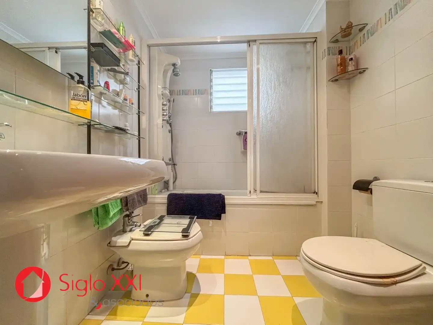 Baño de Piso en venta en Almazora / Almassora con Aire acondicionado, Trastero y Balcón