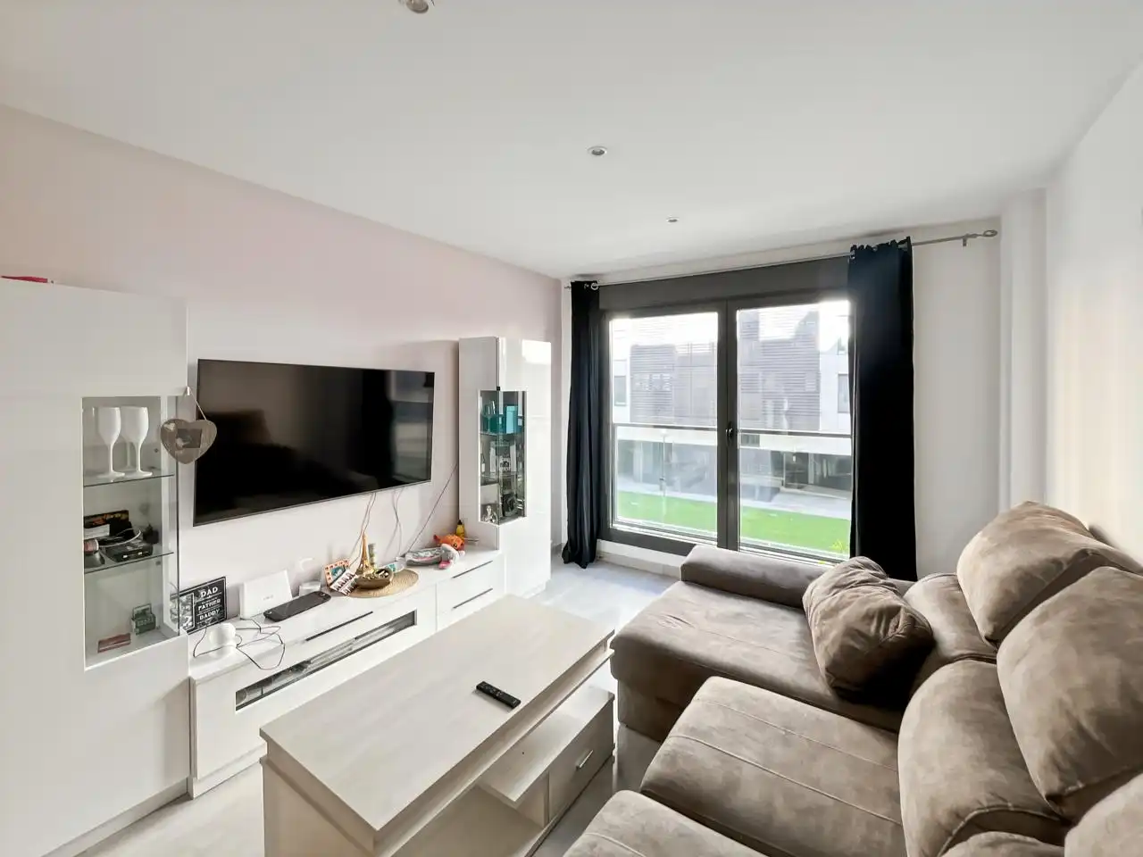 Living room of Flat for sale in Madrid  with Air Conditioner, Heating and Storage room