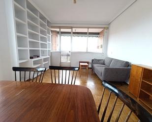 Sala d'estar de Pis de lloguer en  Madrid Capital amb Parquet, Terrassa i Moblat