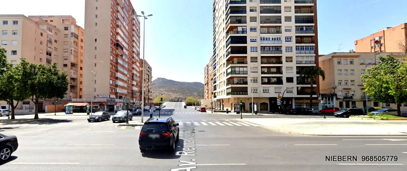 Appartamento con terrazza in affitto a Calle Doctor Luis Calandre 18, imagen 14