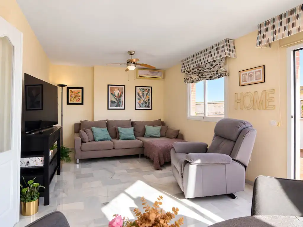 Ático con terraza de más de 100 m, garaje, trastero y piscina en Las Lagunas, imatge 4