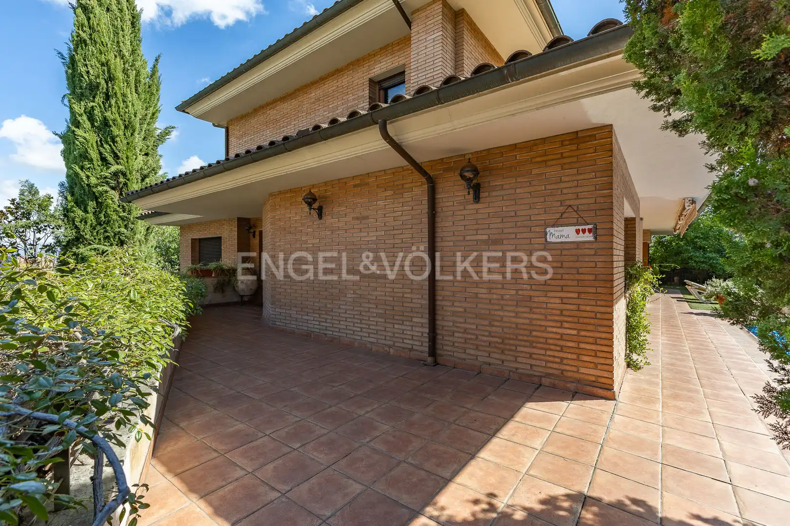 Vista exterior de Casa o chalet de alquiler en Sant Cugat del Vallès con Calefacción, Jardín privado y Piscina
