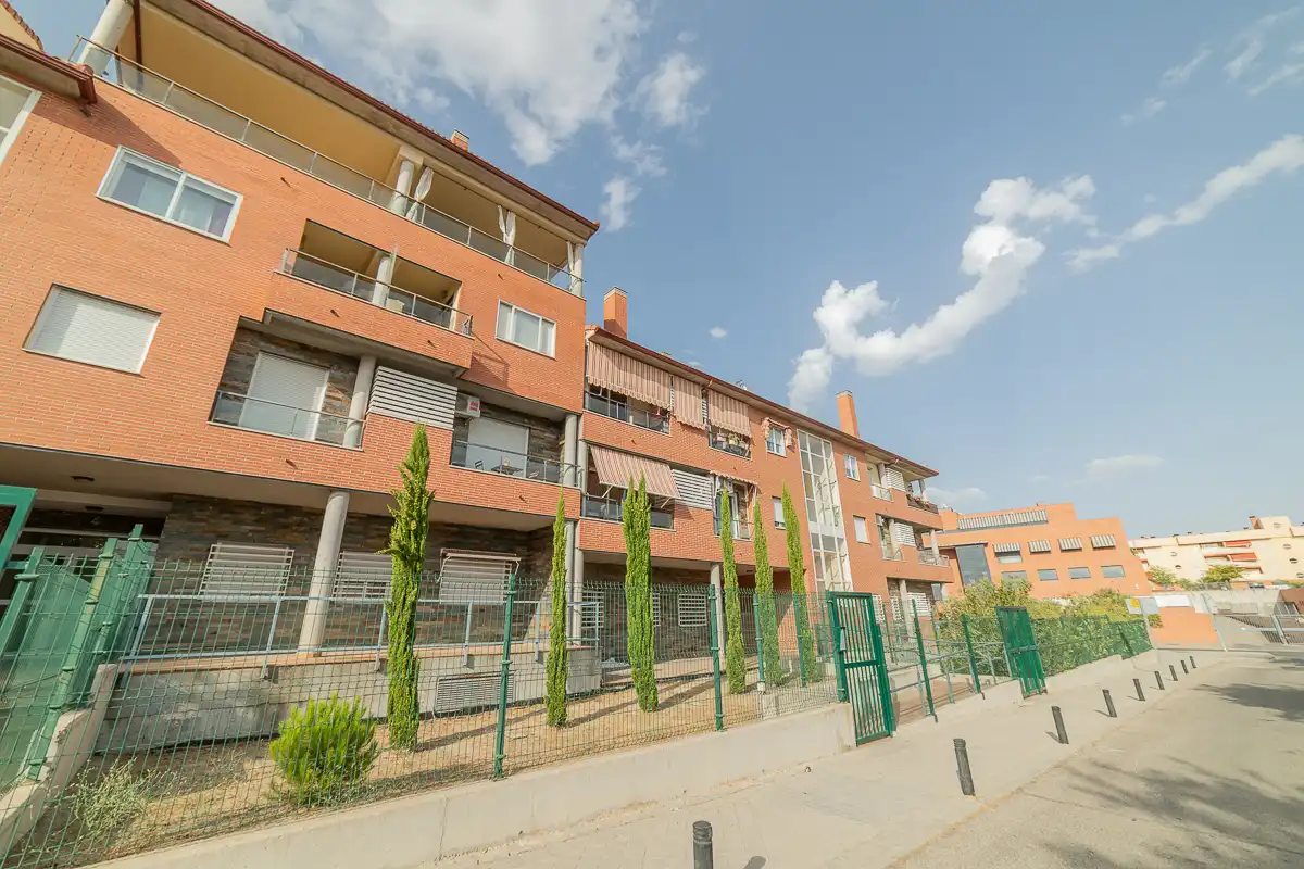 Vista exterior de Pis en venda en Arroyomolinos (Madrid) amb Aire condicionat, Calefacció i Traster