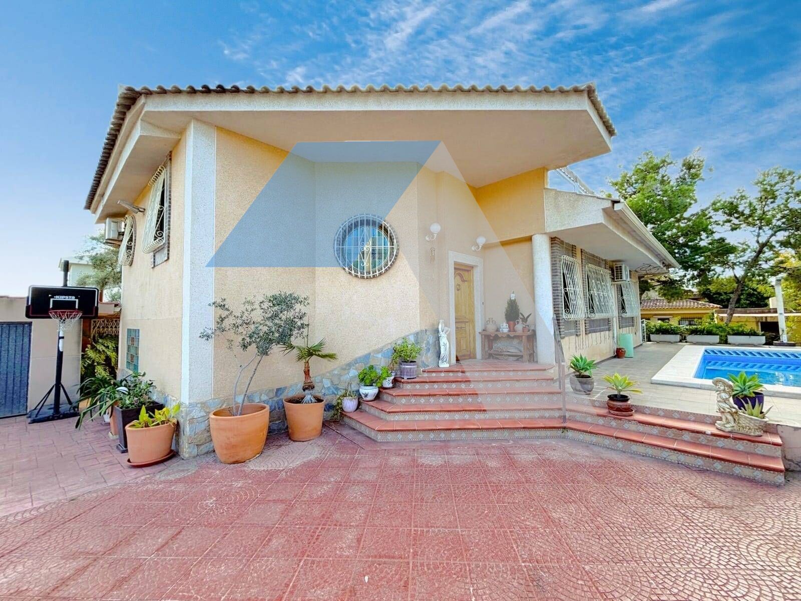 Exterior view of House or chalet for sale in San Vicente del Raspeig / Sant Vicent del Raspeig  with Air Conditioner, Private garden and Terrace