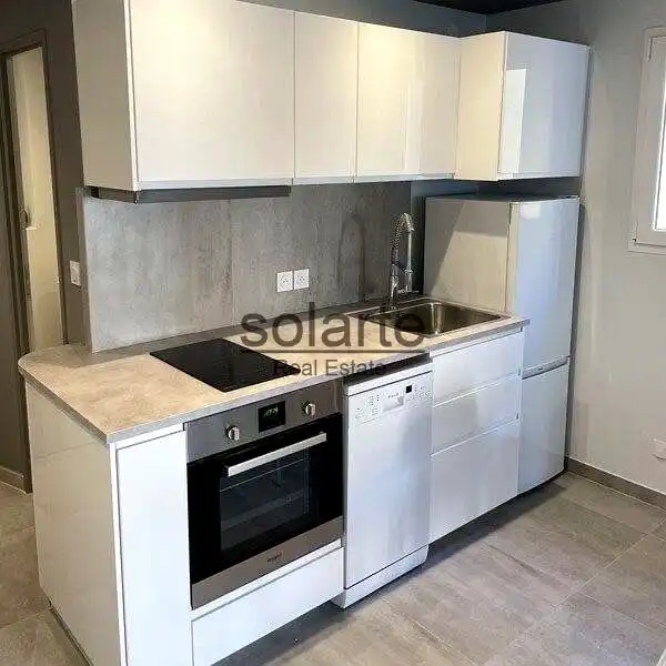 Cuina de Pis en venda en Barcelona amb Aire condicionat i Moblat