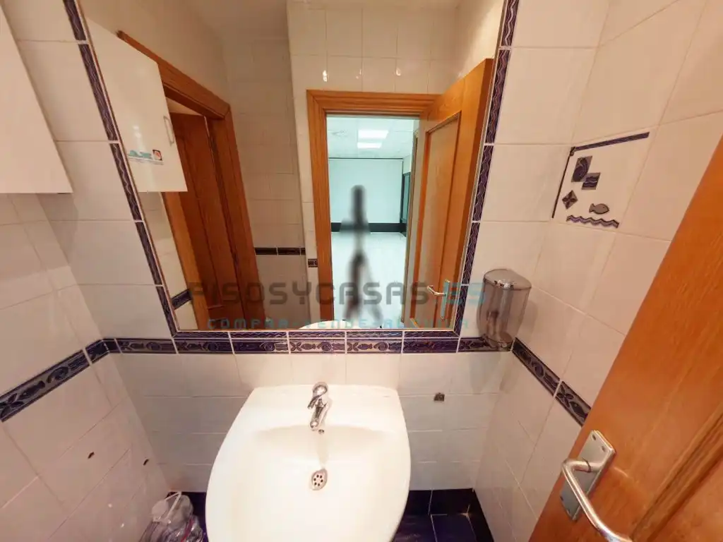 Bathroom of Commercial properties for rent in Zaragoza  with Air Conditioner