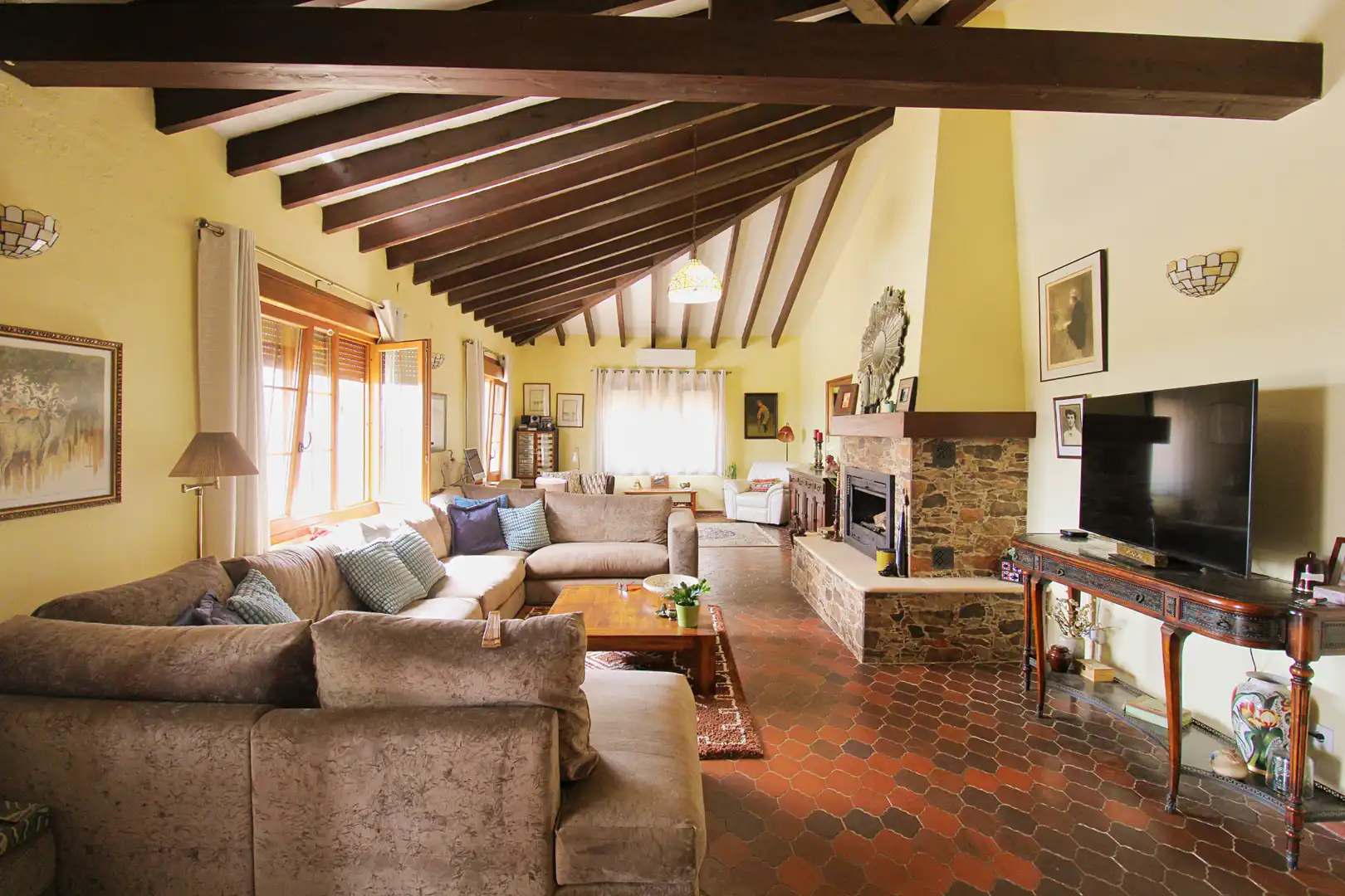 Sala de estar de Finca rústica en venta en Mijas con Aire acondicionado, Calefacción y Jardín privado