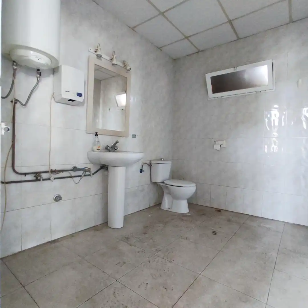 Baño de Nave industrial de alquiler en Siero con Calefacción
