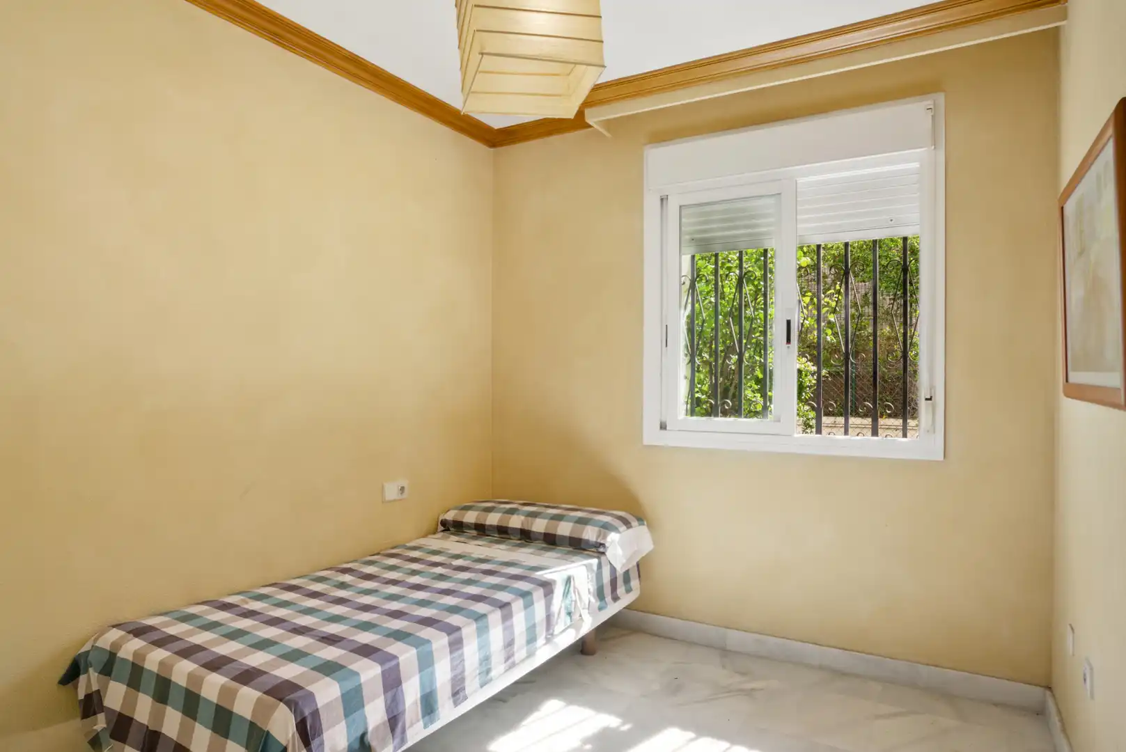 Dormitori de Planta baixa en venda en Marbella amb Aire condicionat, Jardí privat i Terrassa