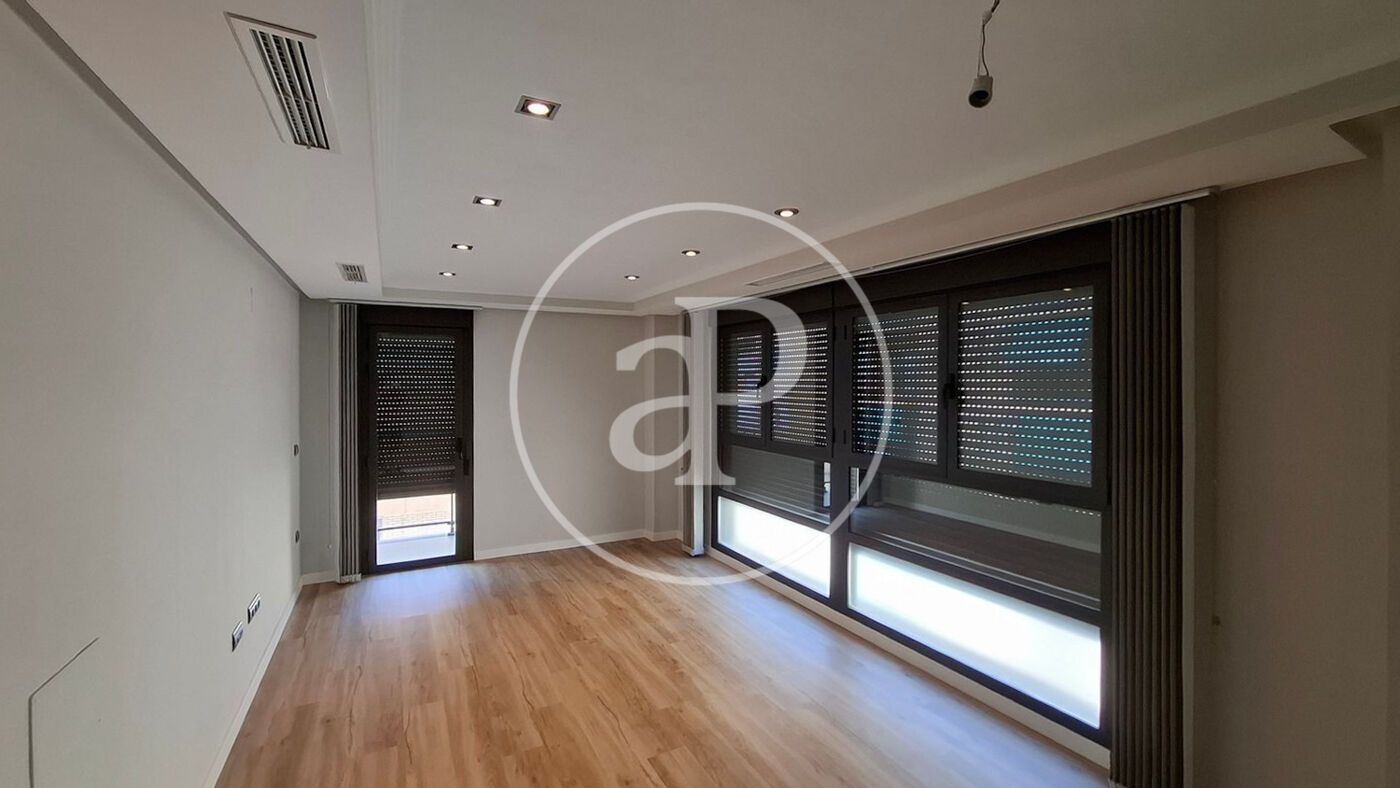 Flat to rent in  Valencia Capital  with Air Conditioner, Heating and Terrace