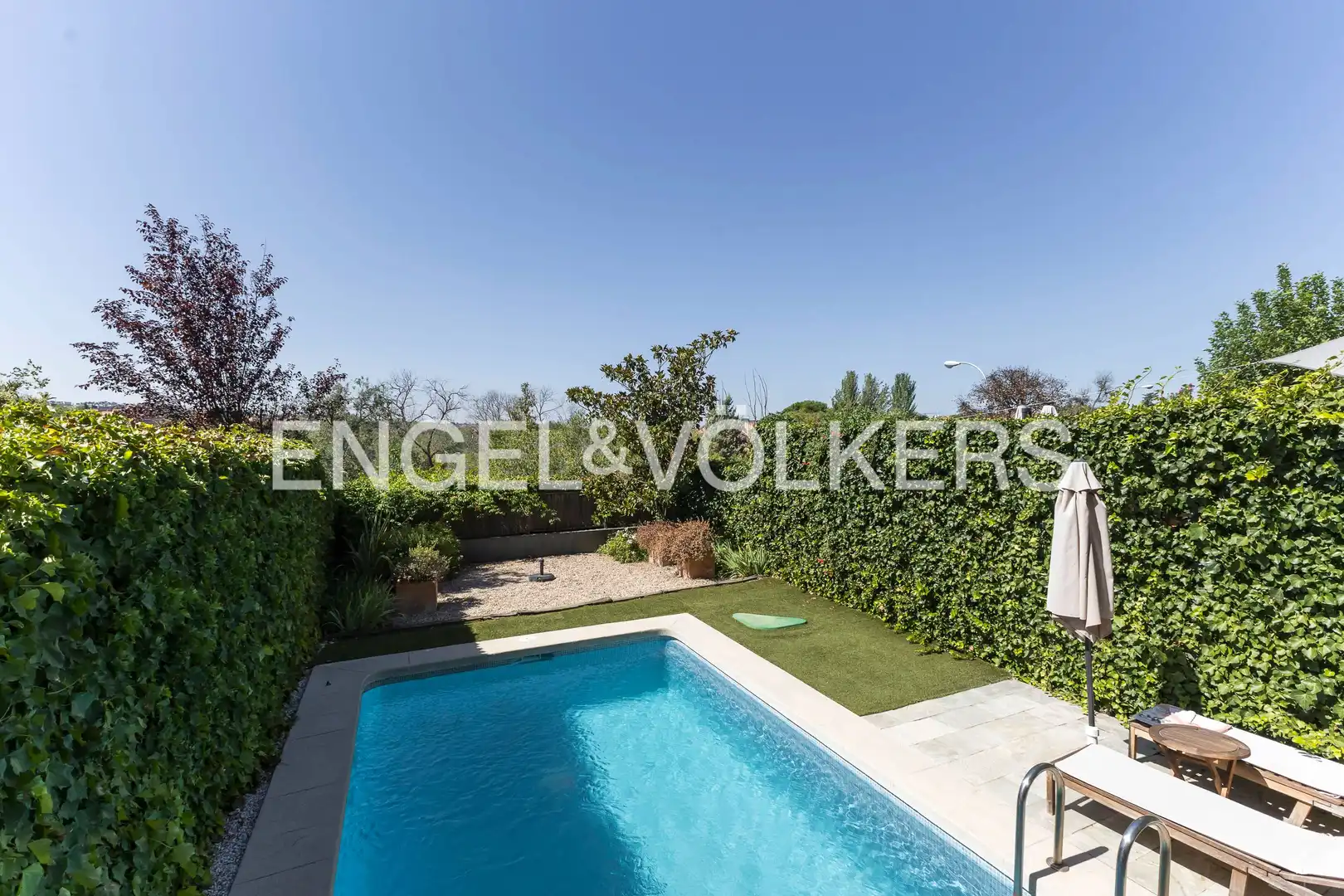 Swimming pool of Detached homes for sale in Madrid  with Air Conditioner, Heating and Private garden