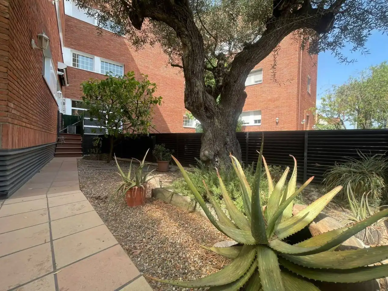 Außenansicht von Wohnung zur Miete in Cerdanyola del Vallès mit Klimaanlage, Heizung und Privatgarten