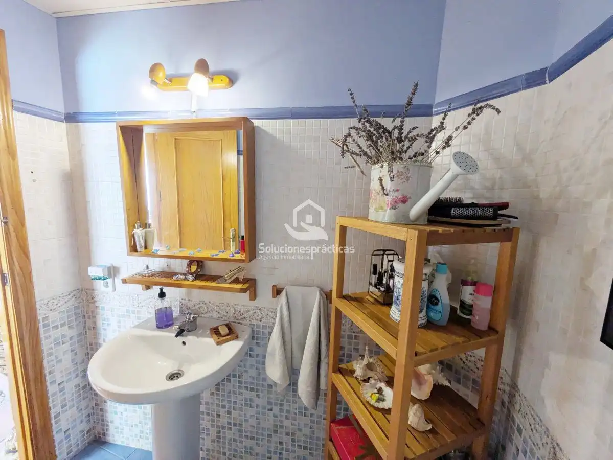 Bany de Casa o xalet en venda en Jaén amb Aire condicionat, Terrassa i Traster
