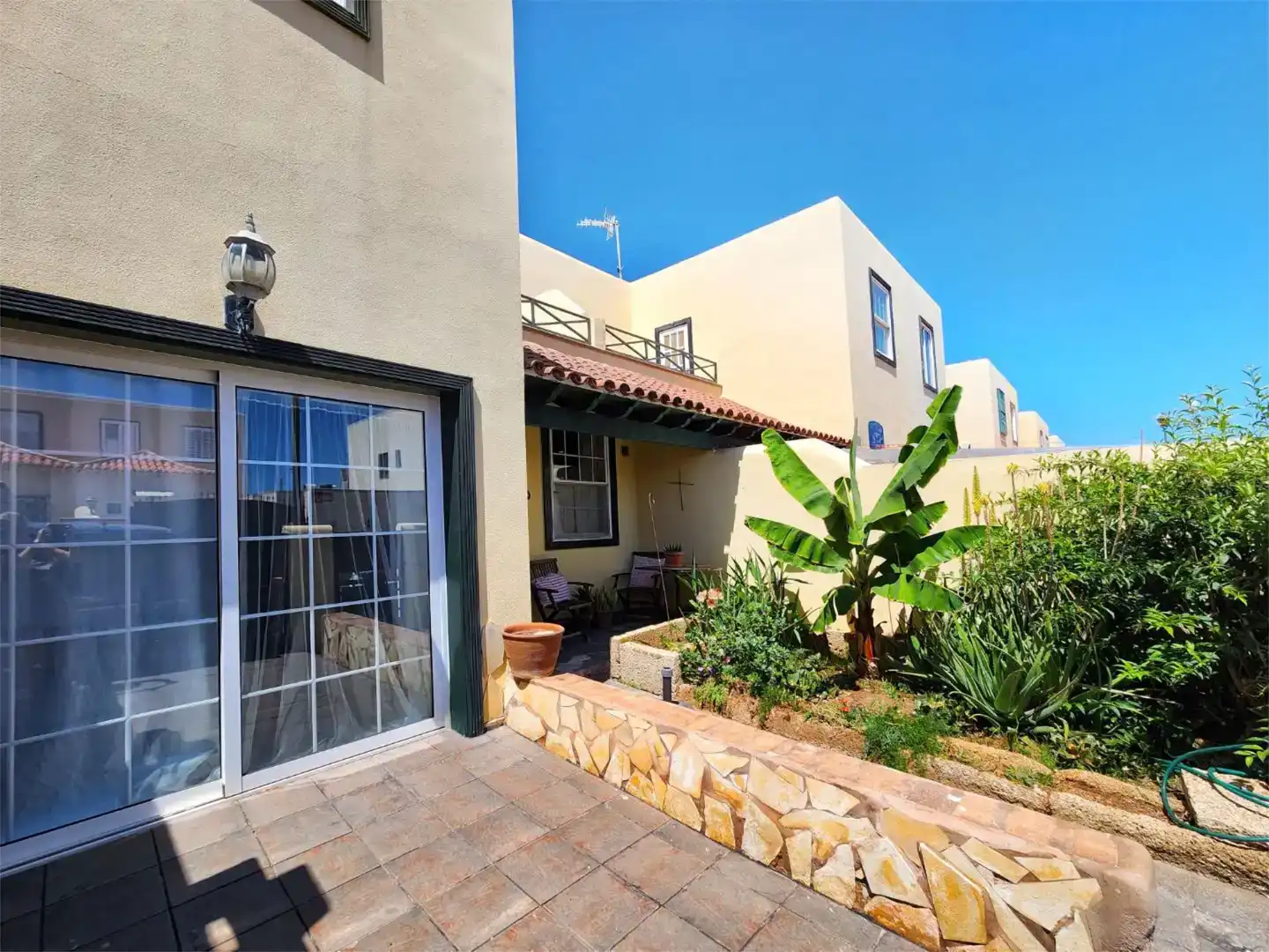 Vista exterior de Piso en venta en Arona con Jardín privado, Trastero y Amueblado