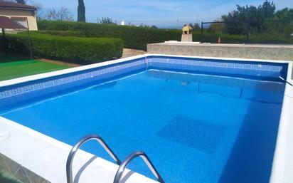 Swimming pool of House or chalet for sale in Carmona  with Air Conditioner, Terrace and Swimming Pool