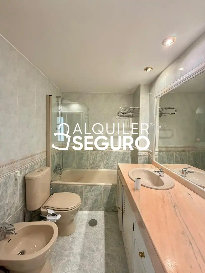 Bathroom of Houses for rent in Las Rozas de Madrid  with Air Conditioner, Heating and Terrace