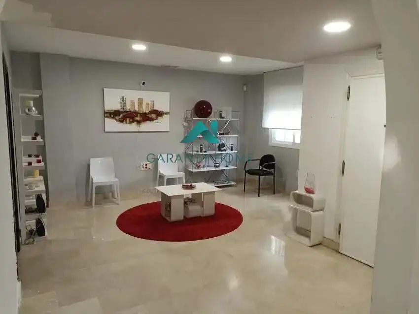 Office for rent in Estepona  with Air Conditioner