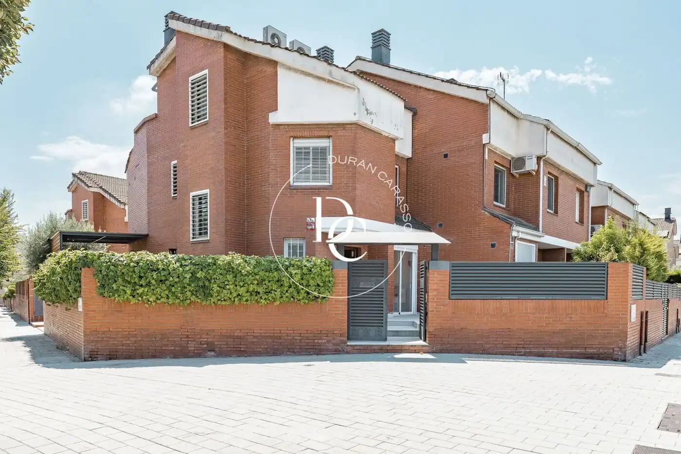 Vista exterior de Casa o chalet en venta en Sant Joan Despí con Aire acondicionado, Calefacción y Jardín privado