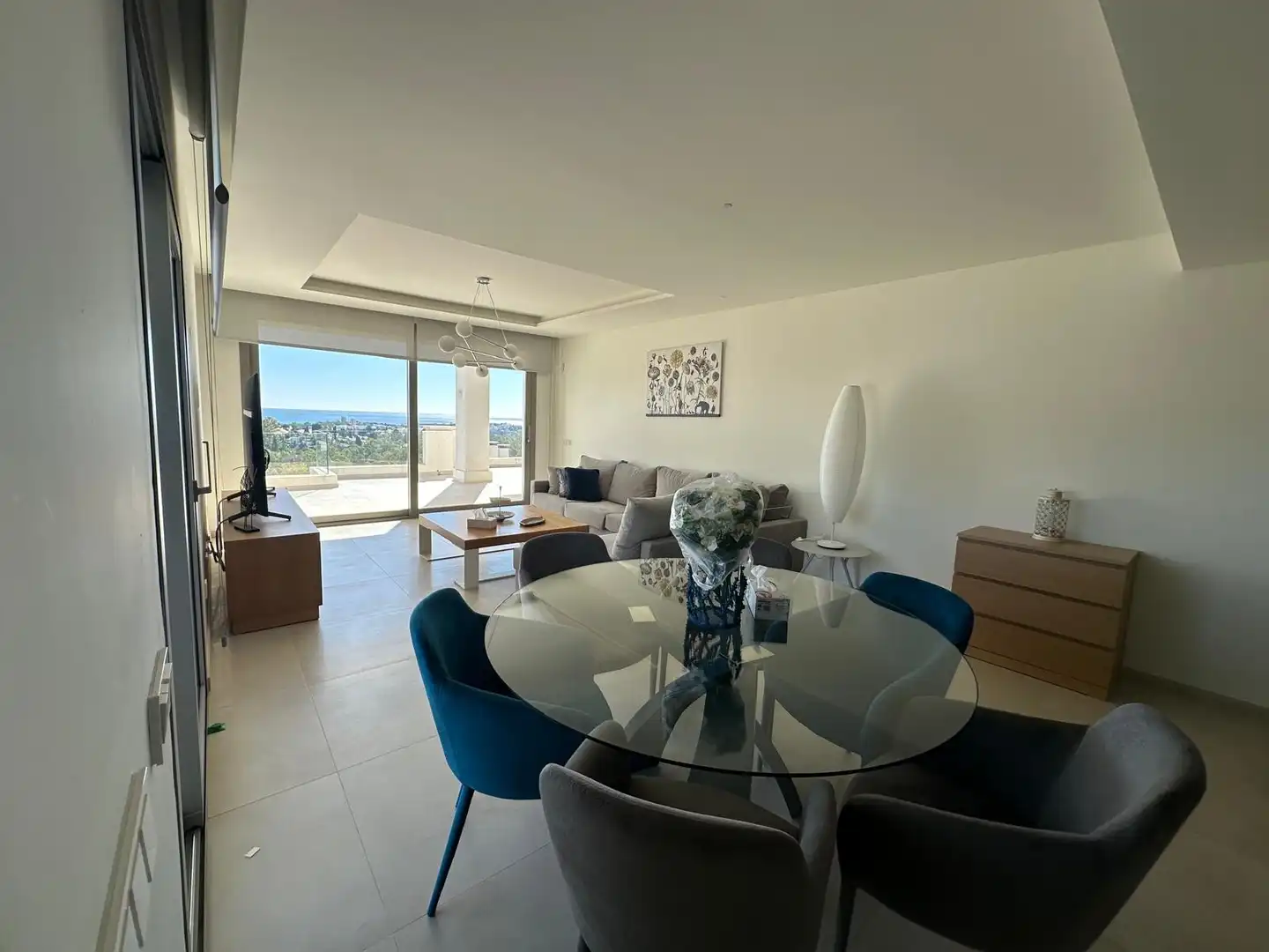 Sala de estar de Apartamento de alquiler en Marbella con Aire acondicionado, Terraza y Piscina