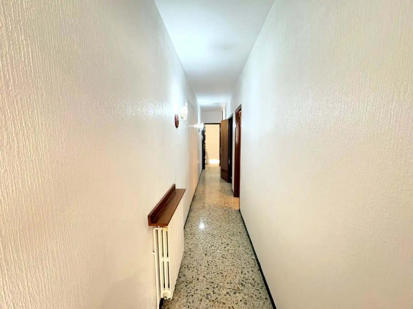 Einfamilien-Reihenhaus zum Verkauf in Terrassa mit Klimaanlage, Heizung und Terrasse
