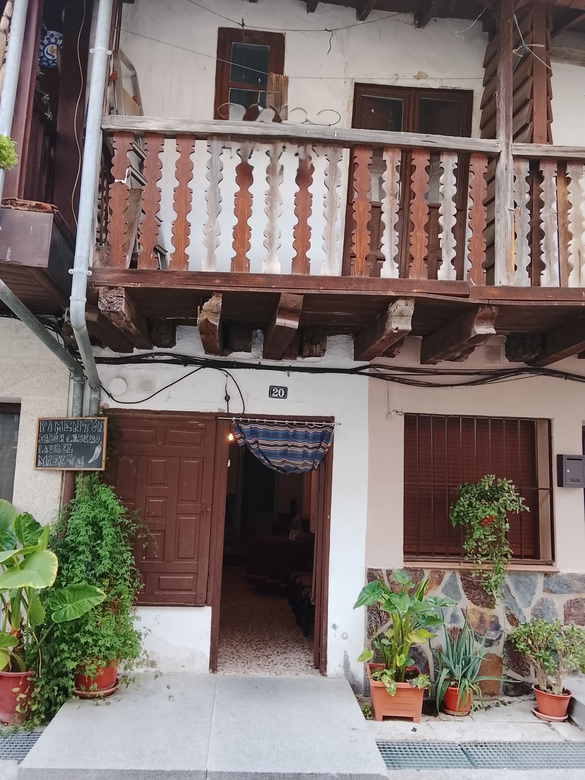 Exterior view of House or chalet for sale in Candeleda