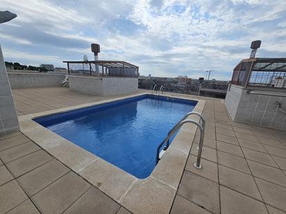 Swimming pool of Flat for sale in Cornellà de Llobregat  with Swimming Pool