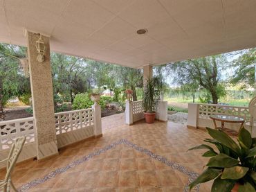 Xalet amb piscina en venda a Crevillent