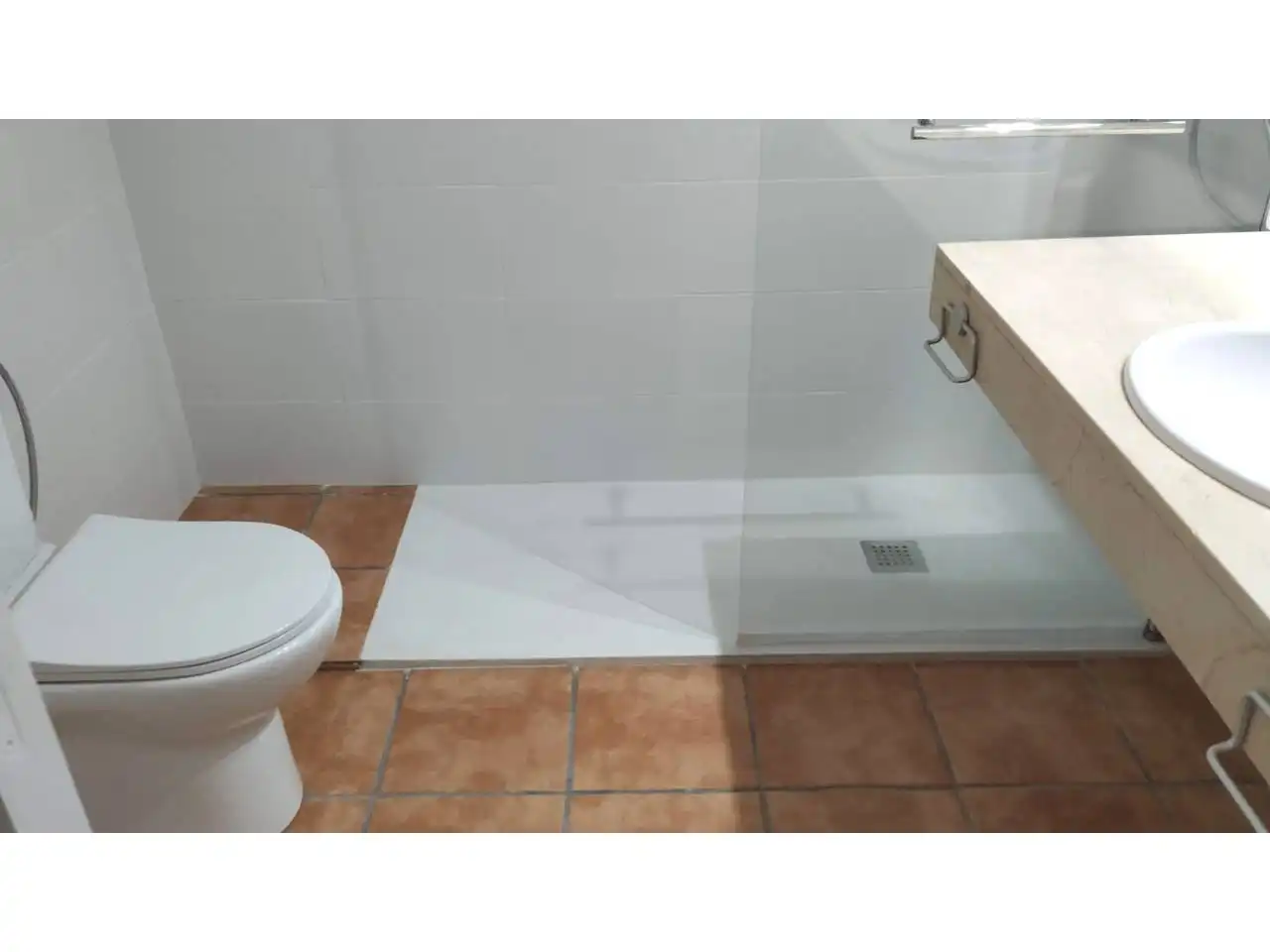 Bathroom of Study for rent in Sant Cugat del Vallès  with Community pool