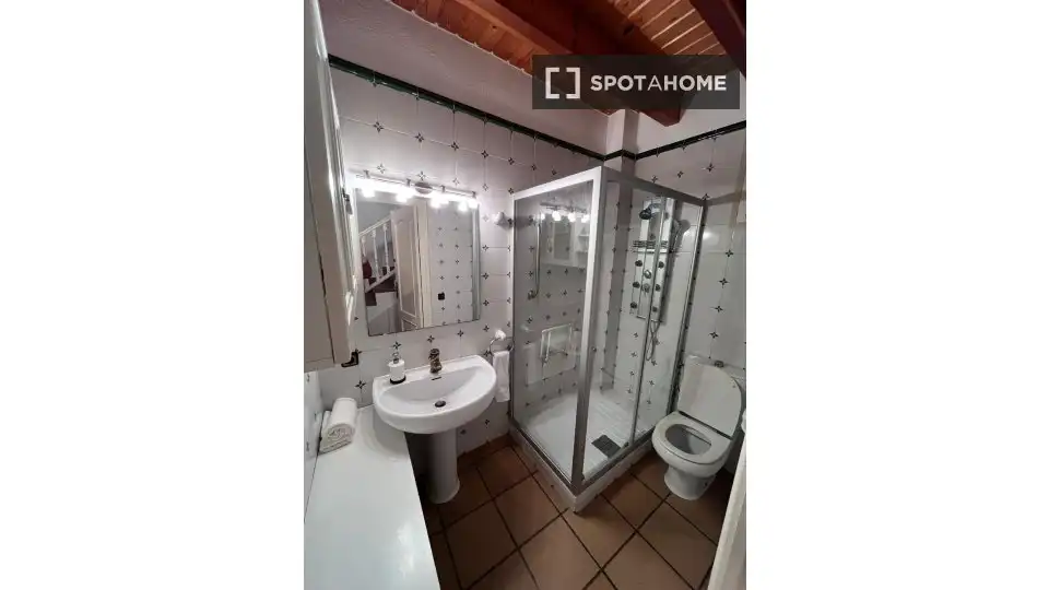 Bathroom of Apartments for share in Bigues i Riells del Fai  with Air Conditioner, Terrace and Furnished