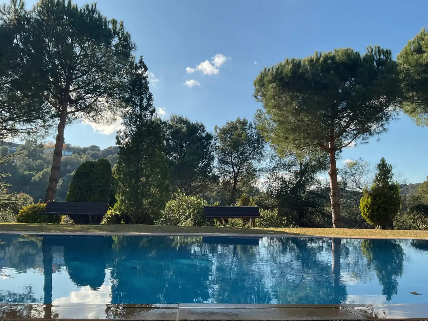 Schwimmbecken von Haus oder Chalet zum Verkauf in  Barcelona Capital mit Klimaanlage, Heizung und Privatgarten