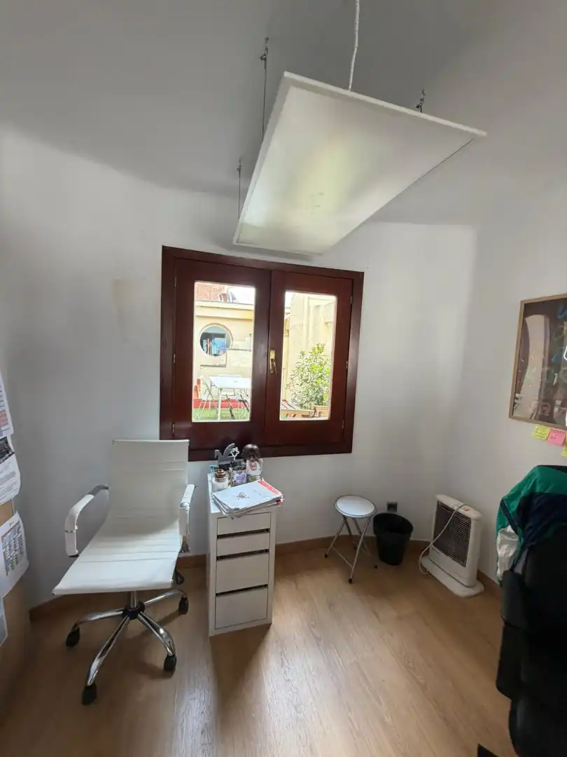 Schlafzimmer von Büro zur Miete in Madrid mit Klimaanlage, Heizung und Terrasse