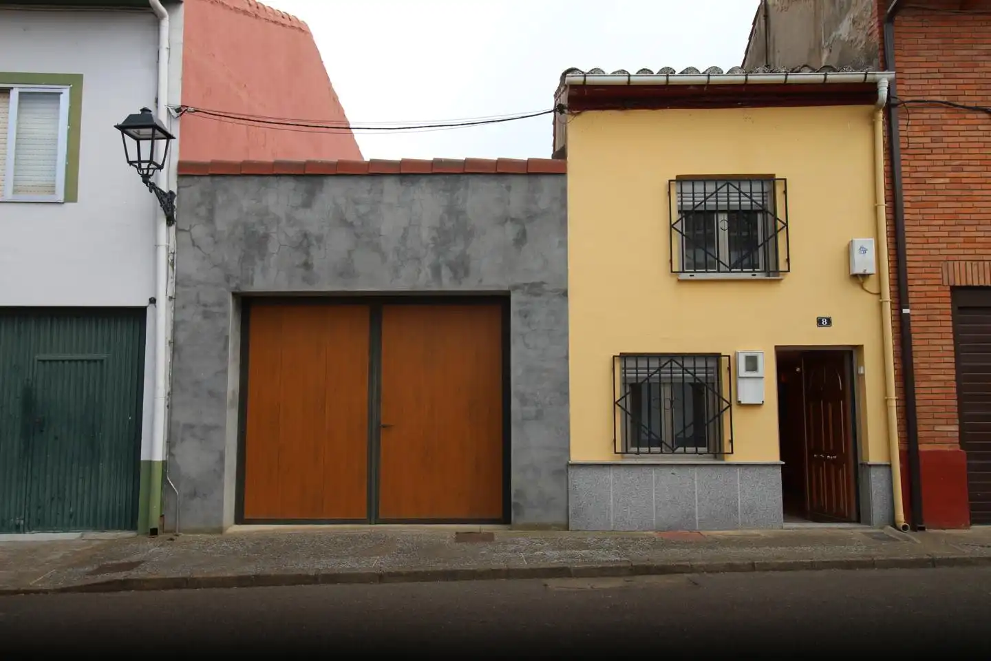 Vista exterior de Casa adosada en venda en Villamañán amb Moblat